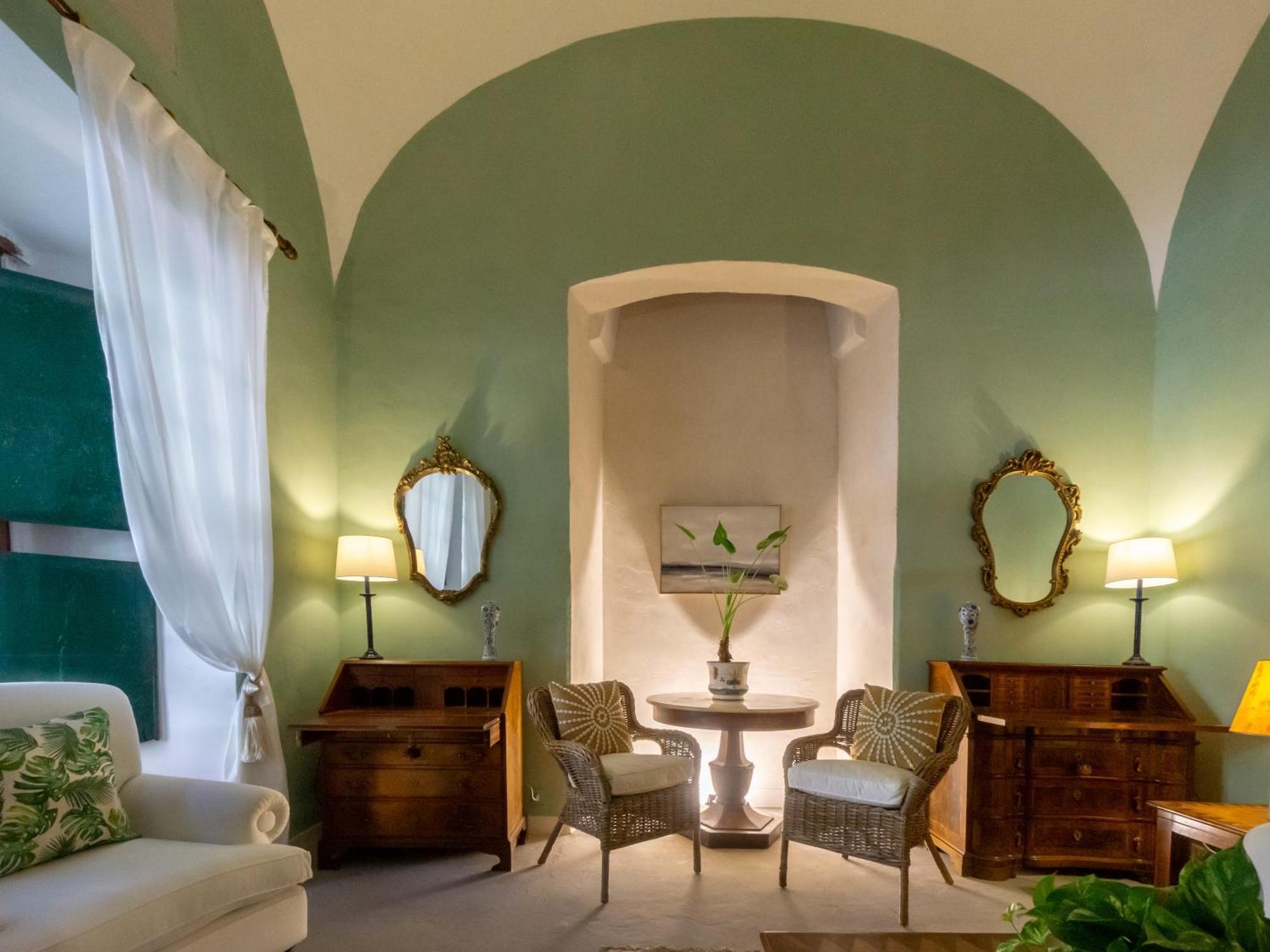 Отель Palazzo Belmonte Санта-Мария-ди-Кастеллабате Экстерьер фото